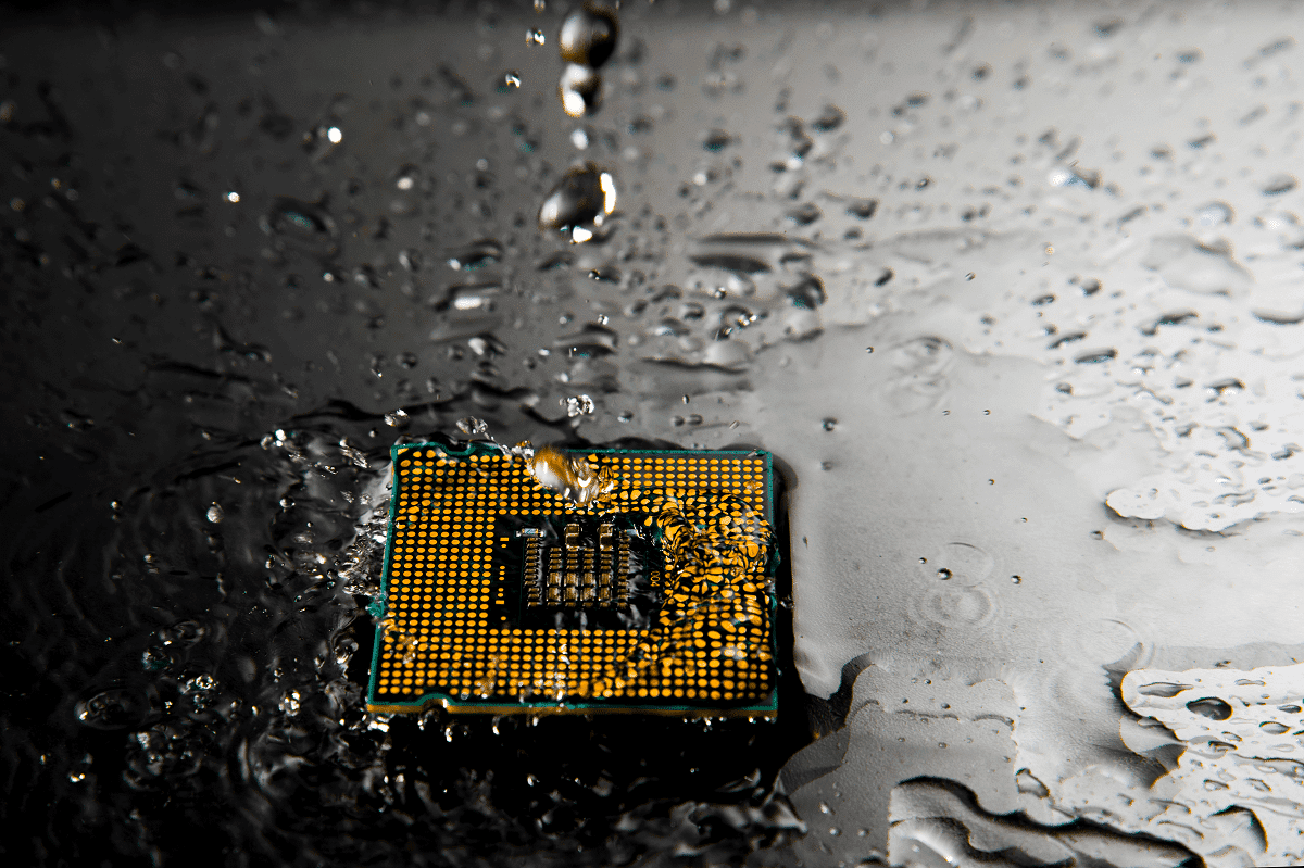how to clean electronic circuit boards